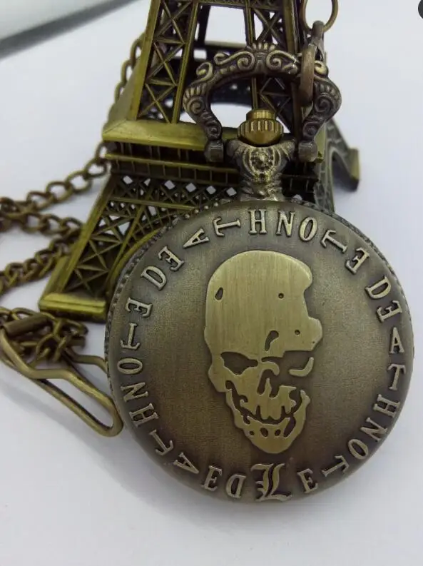 Vintage bronze Death Note pattern large pocket watch quartz steam punk man gift watches
Vintage bronze Death Note pattern large pocket watch quartz steam punk man gift watches