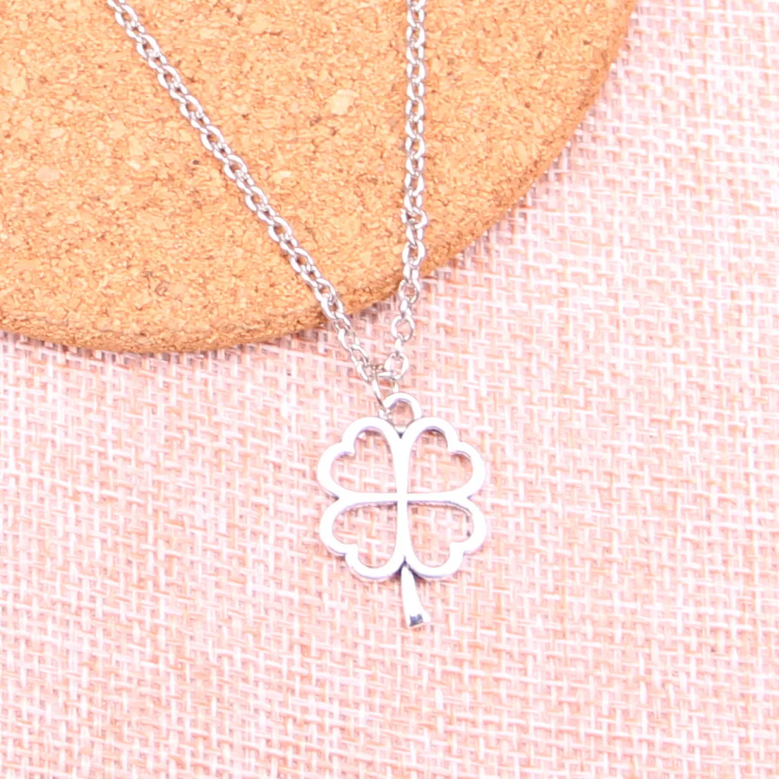 New Fashion Link Chain Necklace Antique Silver Pendants 24*17mm hollow lucky four leaf clover irish Necklace For Gift Jewelry
New Fashion Link Chain Necklace Antique Silver Pendants 24*17mm hollow lucky four leaf clover irish Necklace For Gift Jewelry