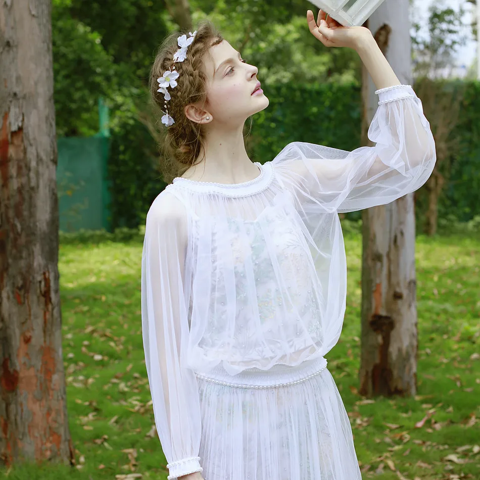 LYNETTE'S CHINOISERIE White lace vintage beading sunscreen shirt brief vintage shirt
LYNETTE'S CHINOISERIE White lace vintage beading sunscreen shirt brief vintage shirt