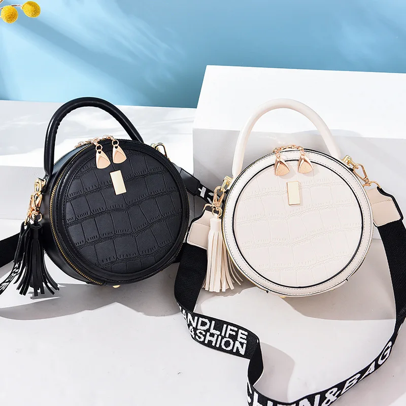 2019 New women's bag Korean version Crocodile pattern Wild Messenger Bag Sweet fashion shoulder Small round bag 19X18X8.5cm
2019 New women's bag Korean version Crocodile pattern Wild Messenger Bag Sweet fashion shoulder Small round bag 19X18X8.5cm
