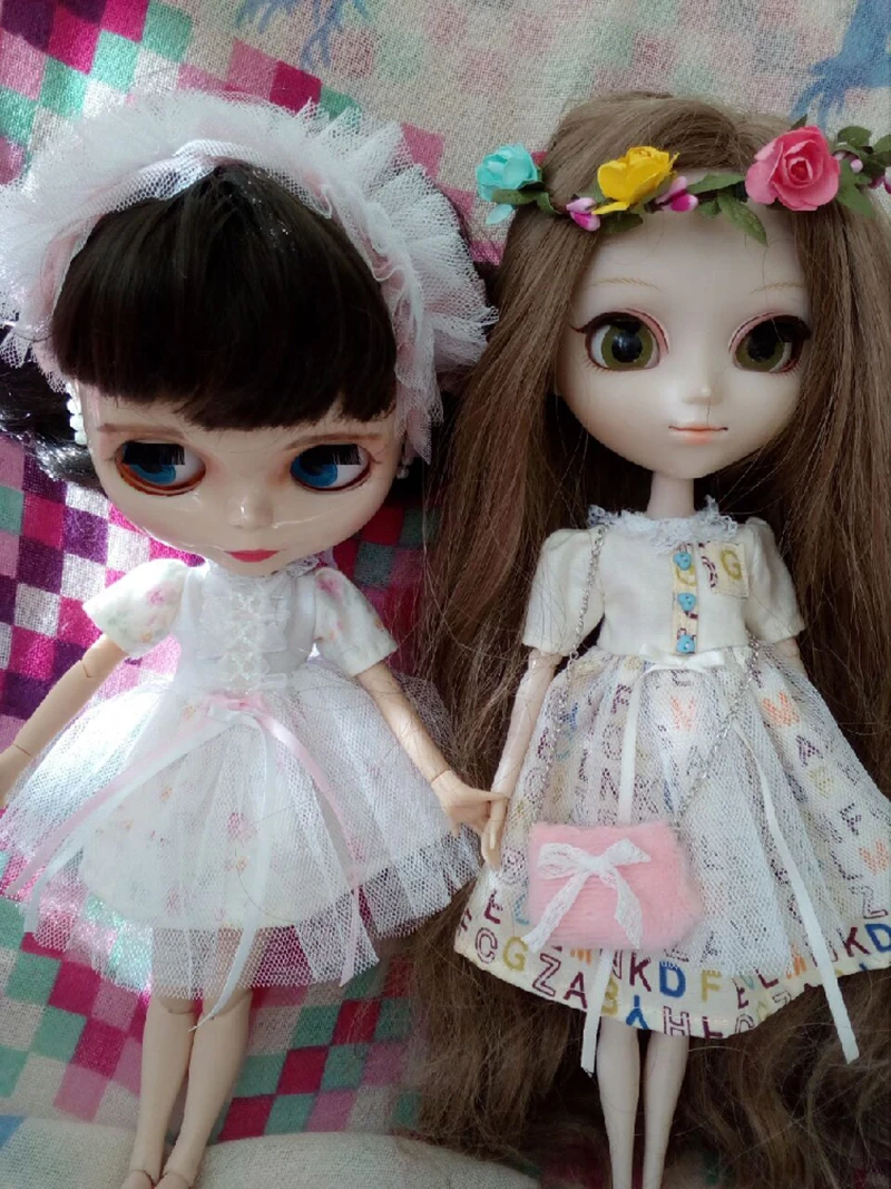 2 Set Dolls Fairy Dress Cute Lady 2PCS Dress + hair band + hand bag for for Pullip 1/6 Dolls Accessories clothes for doll
2 Set Dolls Fairy Dress Cute Lady 2PCS Dress + hair band + hand bag for for Pullip 1/6 Dolls Accessories clothes for doll