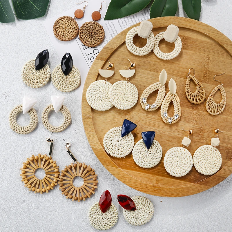 AENSOA Multiple 2019 Korea Handmade Bamboo Braid Pendent Drop Earrings New Fashion Rattan Vine Knit Long Earrings For Women Girl
AENSOA Multiple 2019 Korea Handmade Bamboo Braid Pendent Drop Earrings New Fashion Rattan Vine Knit Long Earrings For Women Girl