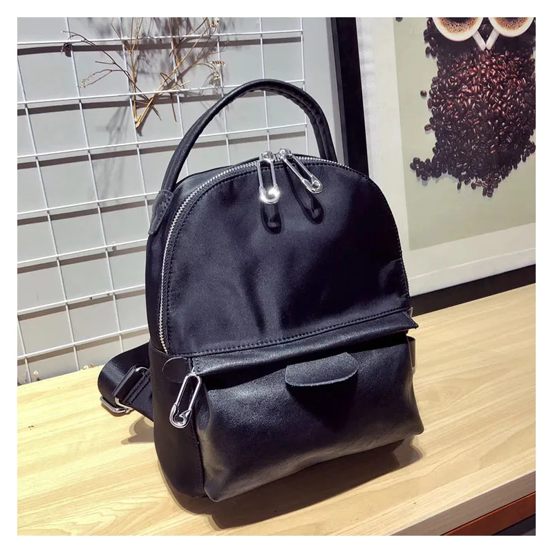 Women's portable Oxford cloth + leather wear shoulder bag Korean version of the large-capacity backpack Outdoor travel small sch
Women's portable Oxford cloth + leather wear shoulder bag Korean version of the large-capacity backpack Outdoor travel small sch
