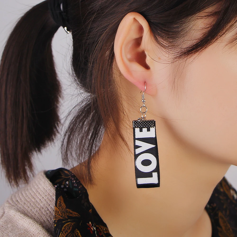 New Chain Black Ribbon Love Letterr Cloth Lovely Bells Drop Earring Fashion Jewelry Brincos Para Mulheres for Gift Long Earring
New Chain Black Ribbon Love Letterr Cloth Lovely Bells Drop Earring Fashion Jewelry Brincos Para Mulheres for Gift Long Earring