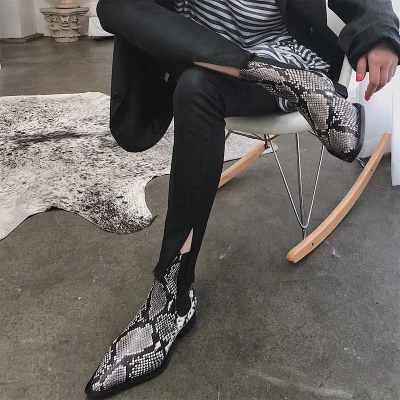 2018 Newest Snake skin cow leather Short Boots pointy toe runway style Ankle Boots for women low heel knight boot
2018 Newest Snake skin cow leather Short Boots pointy toe runway style Ankle Boots for women low heel knight boot