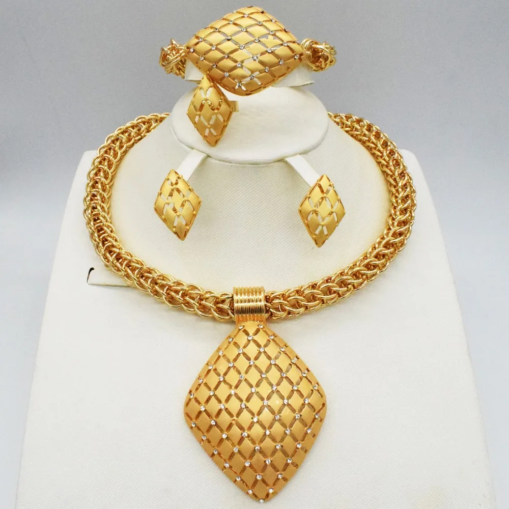 2018 Bridal Gift Nigerian Wedding African Beads Jewelry Set Brand Woman Fashion Dubai Gold Color Jewelry Set Wholesale Design
2018 Bridal Gift Nigerian Wedding African Beads Jewelry Set Brand Woman Fashion Dubai Gold Color Jewelry Set Wholesale Design