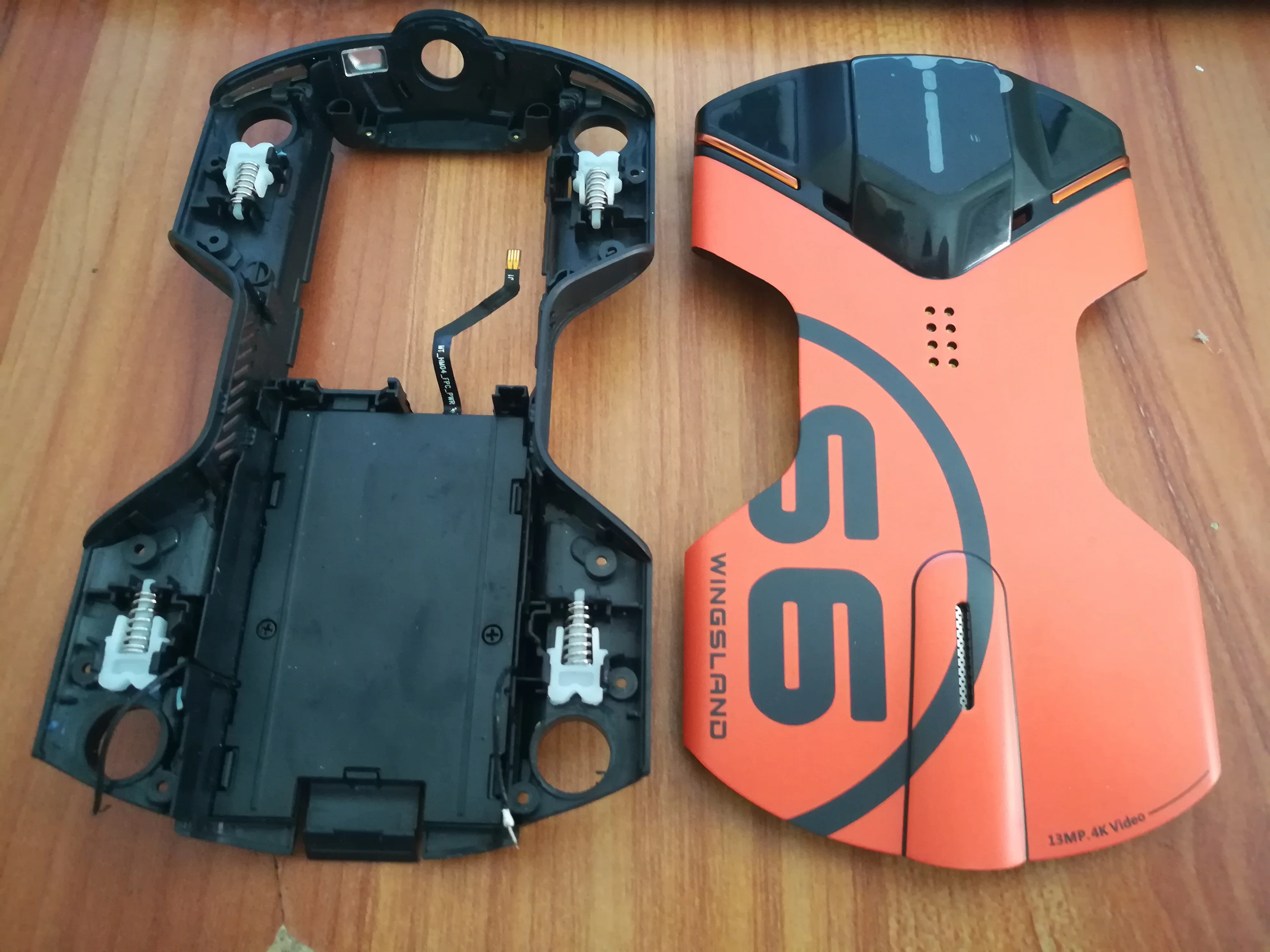 WINGSLAND S6 Pocket Drone RC Quacopter Spare Parts Upper and lower case body shell
WINGSLAND S6 Pocket Drone RC Quacopter Spare Parts Upper and lower case body shell