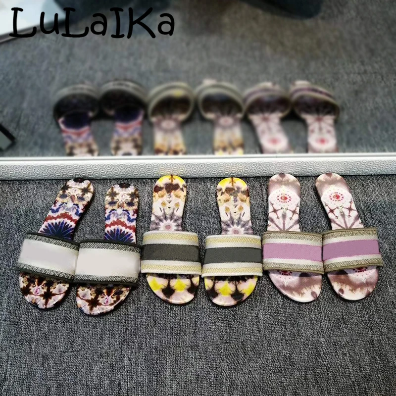 2019 Summer New Woman Indoor Outdoor Non-Slip Flip Flop Sexy Spell Color Embroidered Lady Comfortable Party Shoes
2019 Summer New Woman Indoor Outdoor Non-Slip Flip Flop Sexy Spell Color Embroidered Lady Comfortable Party Shoes