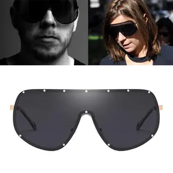 2019 Fashion Oversized Shield POLARIZED Sunglasses Goggles Cool Rivets Brand Design Windproof Sun Glasses Oculos De Sol
2019 Fashion Oversized Shield POLARIZED Sunglasses Goggles Cool Rivets Brand Design Windproof Sun Glasses Oculos De Sol