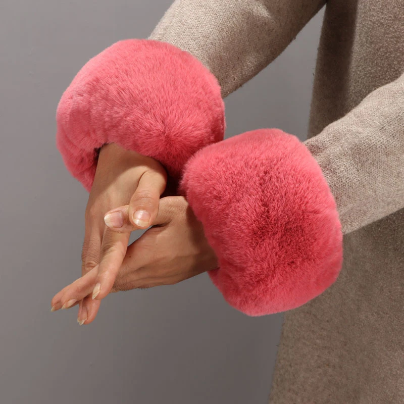 One Pair Faux Rabbit Fur Oversleeve Cuff Winter Warm Wristbands Women's Parkas Fur Wrist Gloves Sleeve Cuff Cover Mittens
One Pair Faux Rabbit Fur Oversleeve Cuff Winter Warm Wristbands Women's Parkas Fur Wrist Gloves Sleeve Cuff Cover Mittens