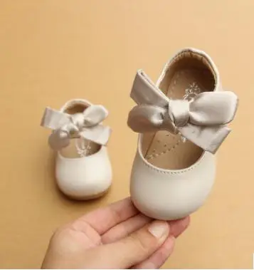 Children's shoes soft bottom princess shoes, bow tie baby shoes, toddler shoes, skid resistance
Children's shoes soft bottom princess shoes, bow tie baby shoes, toddler shoes, skid resistance