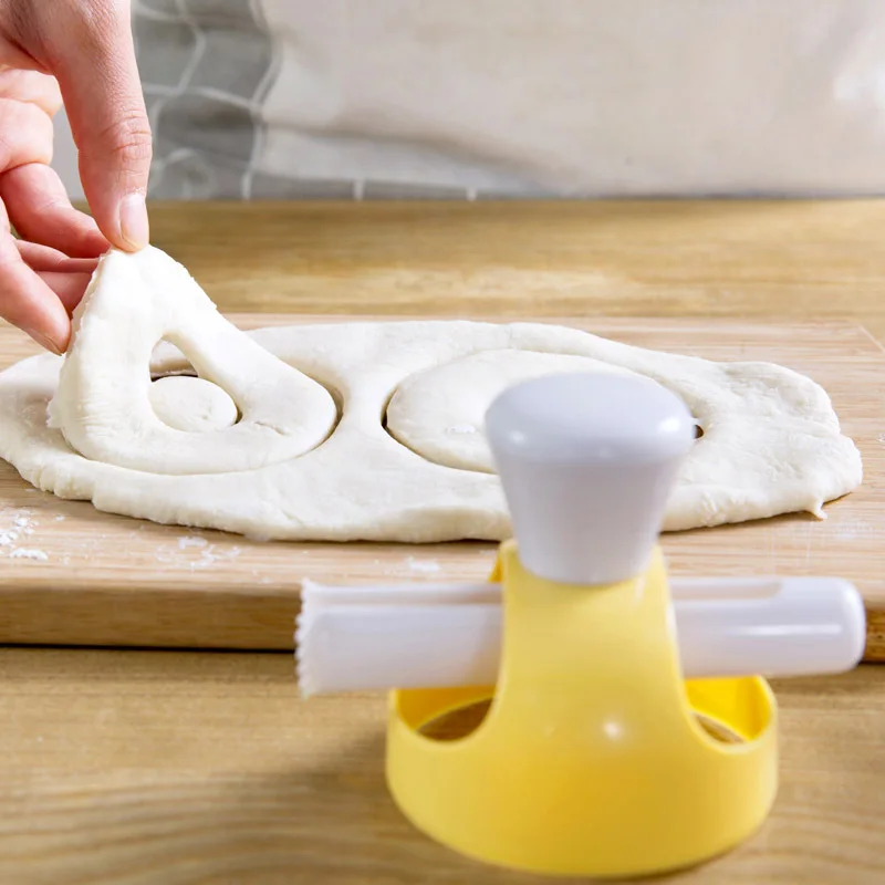 1Pcs Creative DIY Donut Mold Cake Decorating Tools Desserts Bread Cutter Maker Baking Supplies Kitchen Tool
1Pcs Creative DIY Donut Mold Cake Decorating Tools Desserts Bread Cutter Maker Baking Supplies Kitchen Tool