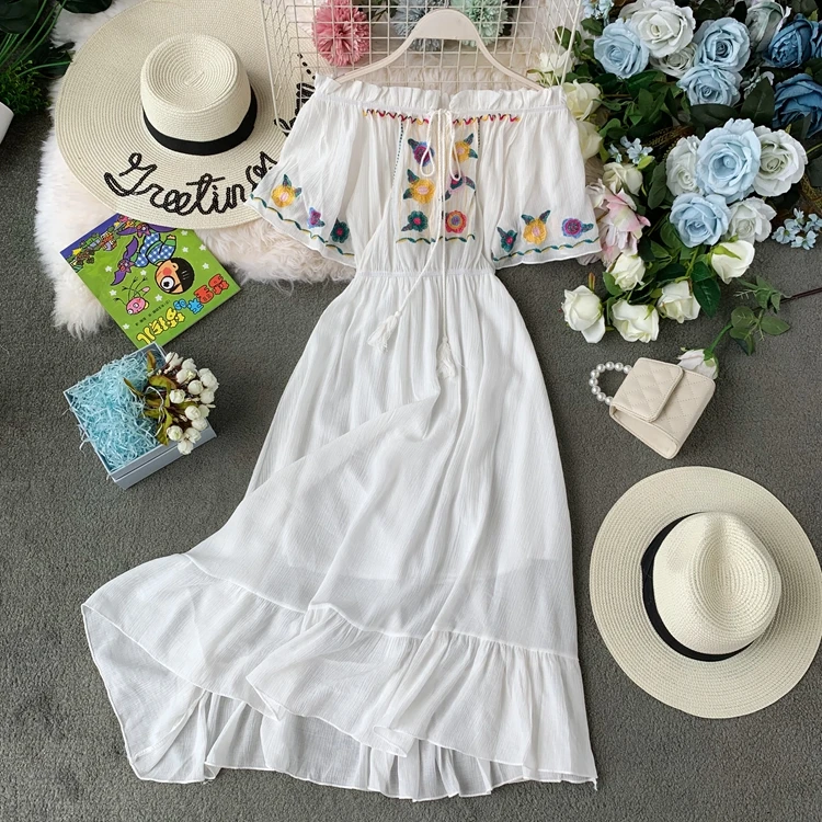 Holiday Beach Dresses Summer Temperament Flower Embroidery Strapless Dress Super Fairy Big Swing Maxi Long Vintage Dress Women
Holiday Beach Dresses Summer Temperament Flower Embroidery Strapless Dress Super Fairy Big Swing Maxi Long Vintage Dress Women
