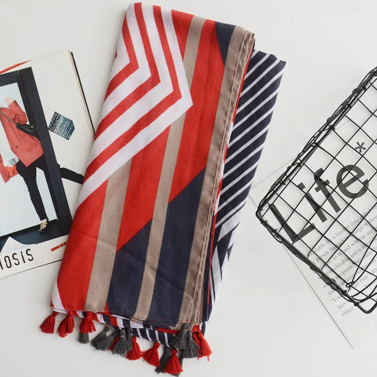 Женские шали-глушители с геометрическим рисунком
Женские шали-глушители с геометрическим рисунком