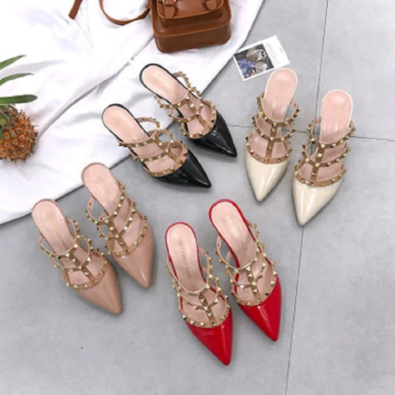 Patent leather pointed rivets after the air half slippers 2019 summer new hollow sexy slim stiletto high heel women sandals
Patent leather pointed rivets after the air half slippers 2019 summer new hollow sexy slim stiletto high heel women sandals