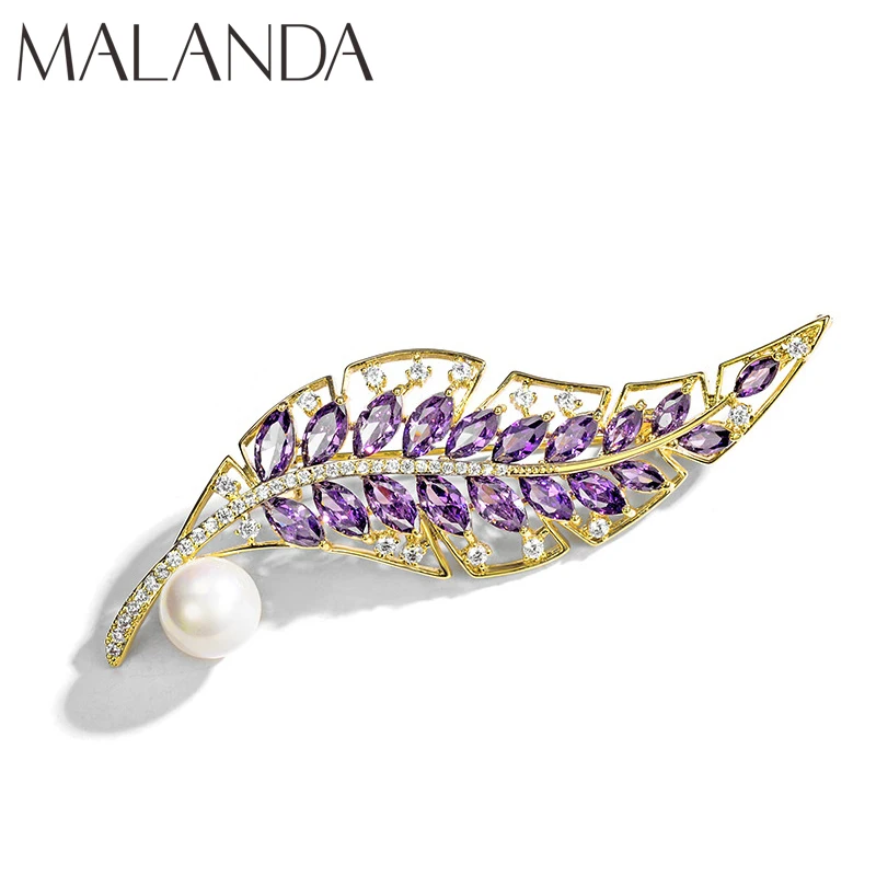 Malanda Brand New Fashion Red Zircon Feather Shape Brooch Gold Color Pins Brooches For Women Girl Wedding Jewelry Christmas Gift
Malanda Brand New Fashion Red Zircon Feather Shape Brooch Gold Color Pins Brooches For Women Girl Wedding Jewelry Christmas Gift