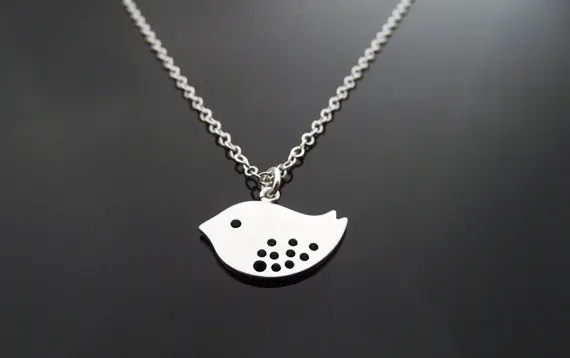 30PCS Cute Flying Baby Bird Robin Necklace Tiny Small Sparrow Swallow Necklace Little Peace Dove Charm Chain Necklaces for Women
30PCS Cute Flying Baby Bird Robin Necklace Tiny Small Sparrow Swallow Necklace Little Peace Dove Charm Chain Necklaces for Women
