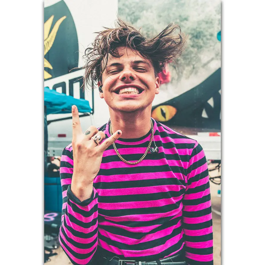 Art Print Yungblud New Custom Rapper Music Singer Star Light Canvas Poster 14x21 20x30 24x36Inch Wall Decoration C-1173
Art Print Yungblud New Custom Rapper Music Singer Star Light Canvas Poster 14x21 20x30 24x36Inch Wall Decoration C-1173