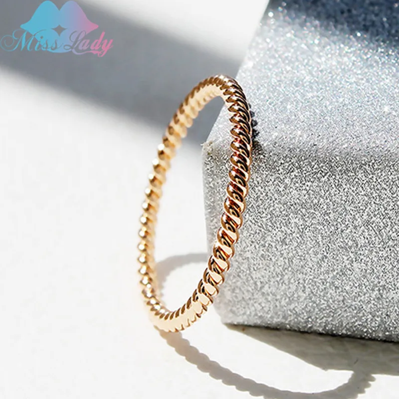 2017 New Customized Simple Round Rings Silver color Gold Mix Brand Rope Style Rings W HG1012
2017 New Customized Simple Round Rings Silver color Gold Mix Brand Rope Style Rings W HG1012