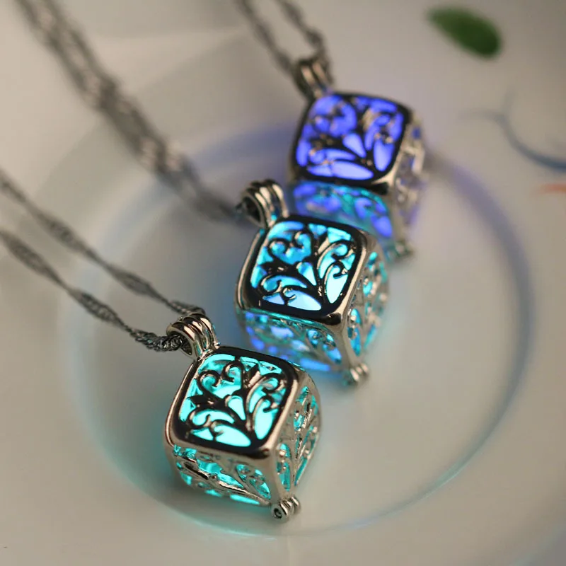 Luminous supplies wholesale jewelry wishing tree the tree of life noctilucent hollow out fashion necklace pendant creative light
Luminous supplies wholesale jewelry wishing tree the tree of life noctilucent hollow out fashion necklace pendant creative light