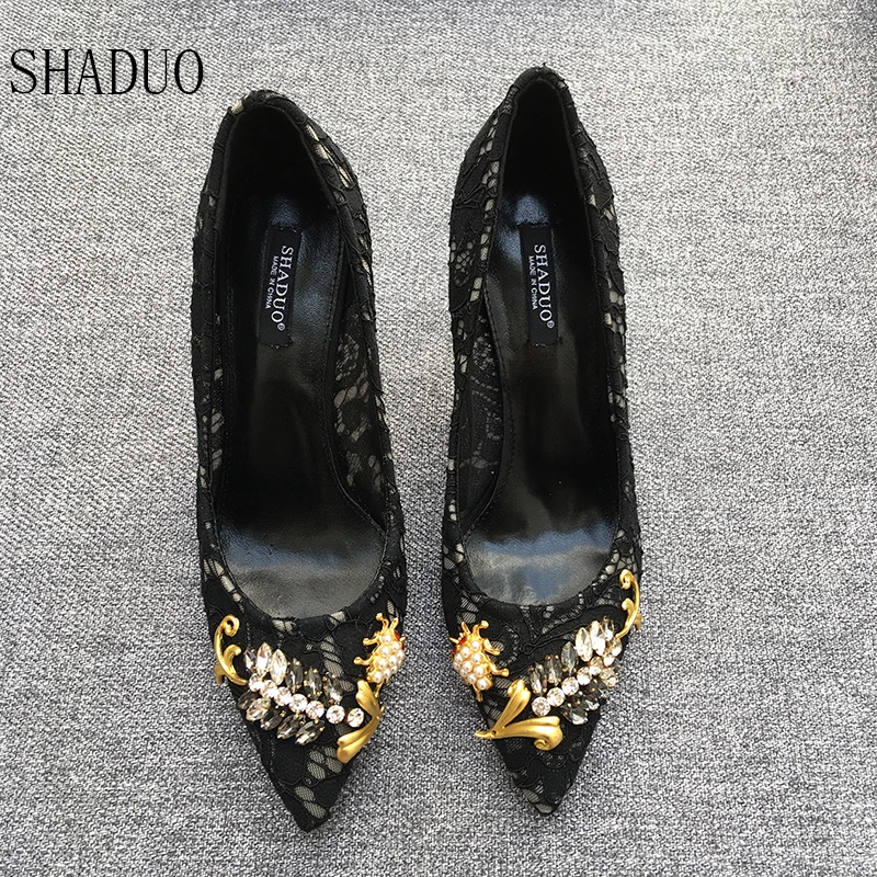 2018 shaduo top quality Genuine Leather stitching lace single shoes rhinestone insects with high heels 6.5cm
2018 shaduo top quality Genuine Leather stitching lace single shoes rhinestone insects with high heels 6.5cm