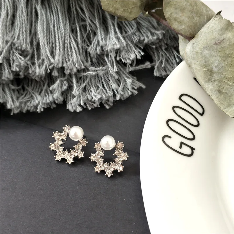KINGDENG stud earrings for women korean jewelry Metal Exquisite earring Simple pearl fashion 2019 Trendy Zinc Alloy bling
KINGDENG stud earrings for women korean jewelry Metal Exquisite earring Simple pearl fashion 2019 Trendy Zinc Alloy bling