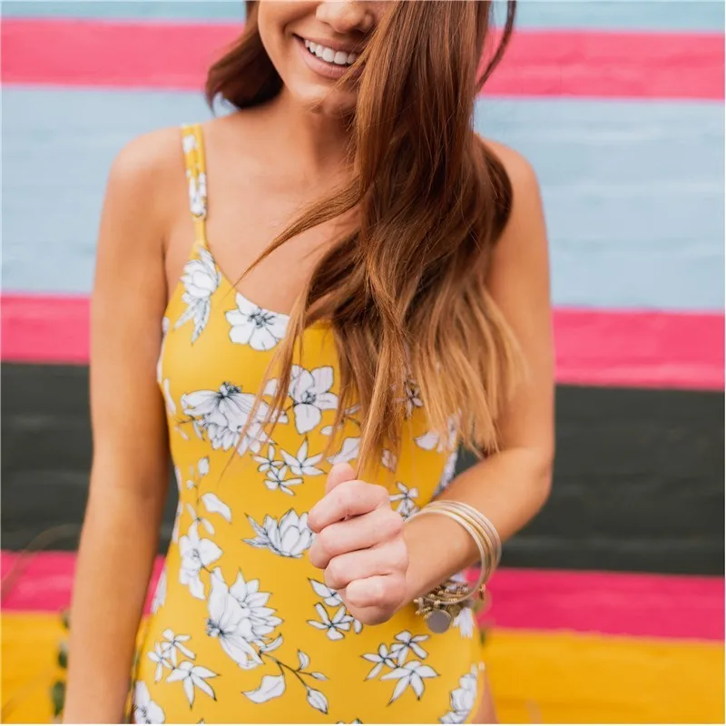 Plaid Swimwear Women One Piece Padded Bra Adjustable Floral Printed High Cut Swimsuit Push Up Halter Bathing Suit 2019 Monokini
Plaid Swimwear Women One Piece Padded Bra Adjustable Floral Printed High Cut Swimsuit Push Up Halter Bathing Suit 2019 Monokini