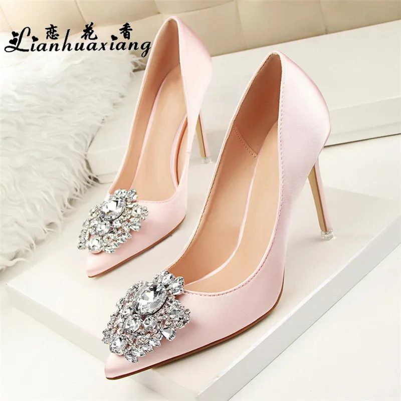 2019 Spring Autumn Women Pumps Elegant Rhinestone Silk Satin High Heels Shoes Sexy Thin Pointed Single Shoes 7 Colors Size 34-39
2019 Spring Autumn Women Pumps Elegant Rhinestone Silk Satin High Heels Shoes Sexy Thin Pointed Single Shoes 7 Colors Size 34-39