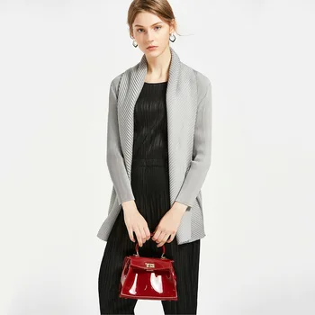 Jacket Women Plus Size 2018 Autumn New Brief Long Sleeved Jacket Female Fashion Solid Color Cardigan Elastic Miyake Pleats Coat
Jacket Women Plus Size 2018 Autumn New Brief Long Sleeved Jacket Female Fashion Solid Color Cardigan Elastic Miyake Pleats Coat