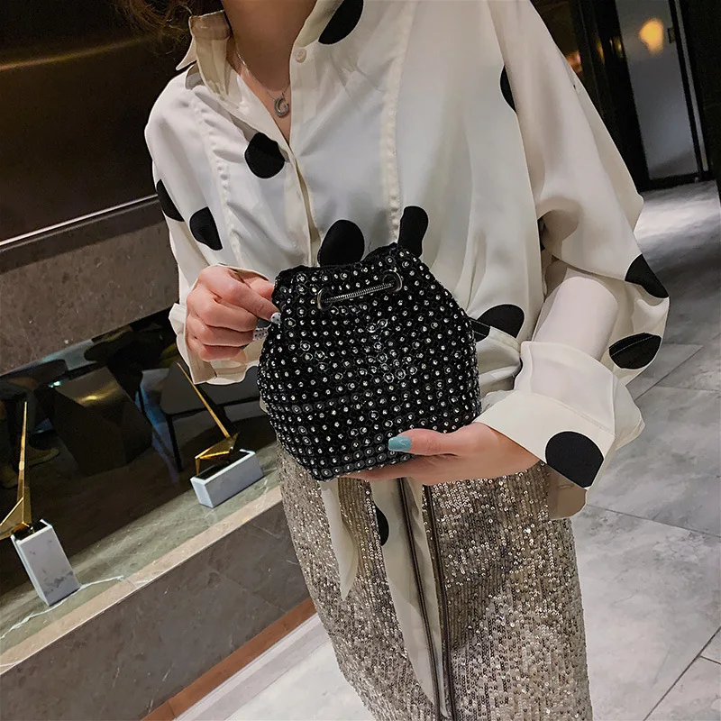 Female Crossbody Bucket Bag Women 2019 Quality PU Leather Luxury Handbag Designer Sac Main Ladies Diamond Shoulder Messenger Bag
Female Crossbody Bucket Bag Women 2019 Quality PU Leather Luxury Handbag Designer Sac Main Ladies Diamond Shoulder Messenger Bag