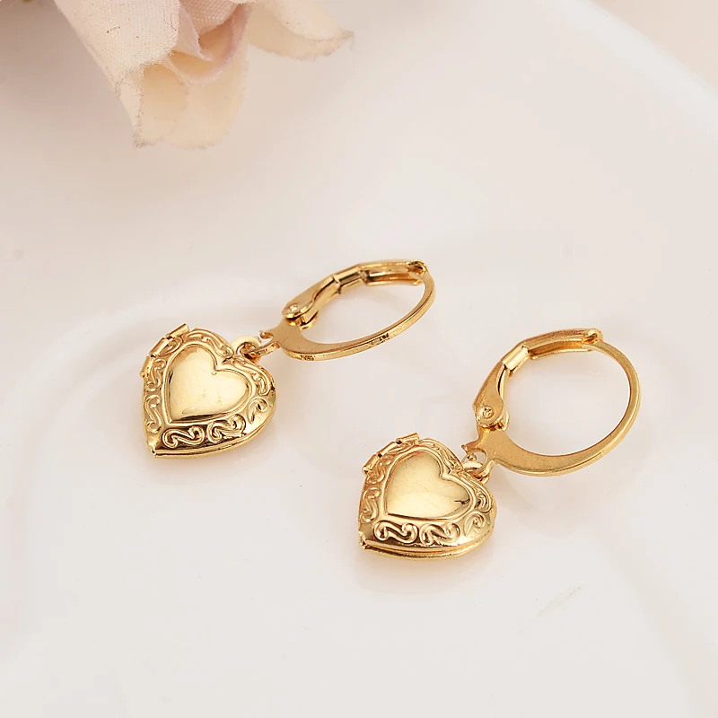2pairs cute photo frame Heart Earring For Girls/Ladies Birthday kids Gift Engagement Wedding bridal Earring party gold jewelry
2pairs cute photo frame Heart Earring For Girls/Ladies Birthday kids Gift Engagement Wedding bridal Earring party gold jewelry