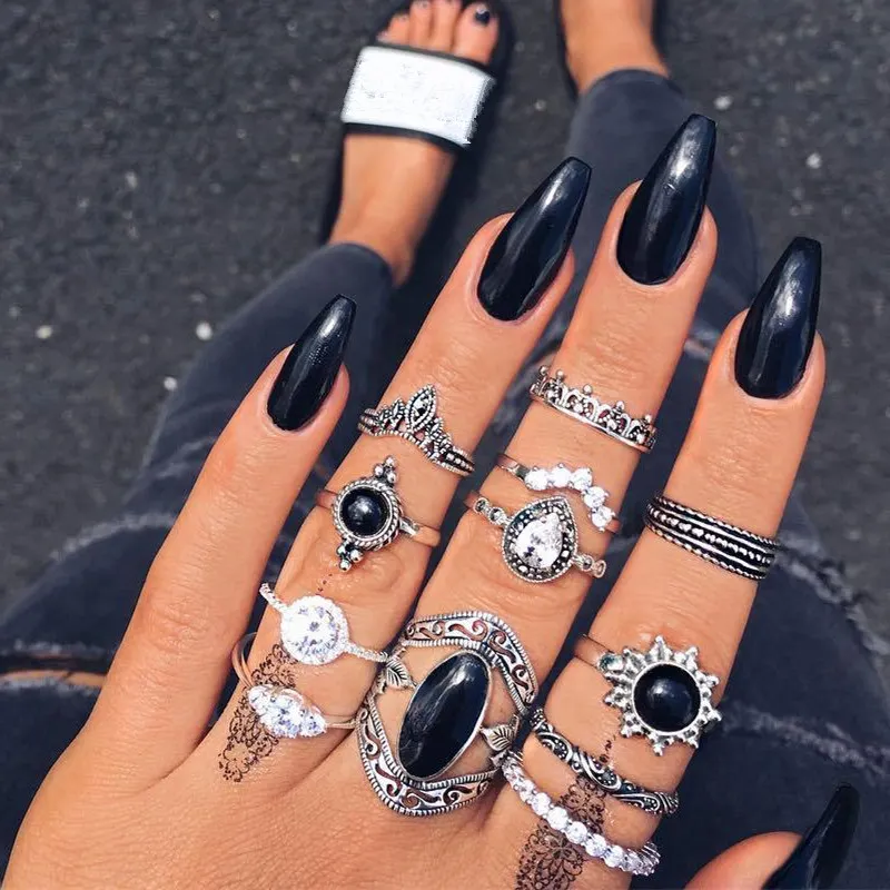 12 Pcs/Set Retro Crystal Crown Knuckle Rings Set for Women Bohemian Black Gem Midi Finger Ring Jewelry Accessories
12 Pcs/Set Retro Crystal Crown Knuckle Rings Set for Women Bohemian Black Gem Midi Finger Ring Jewelry Accessories