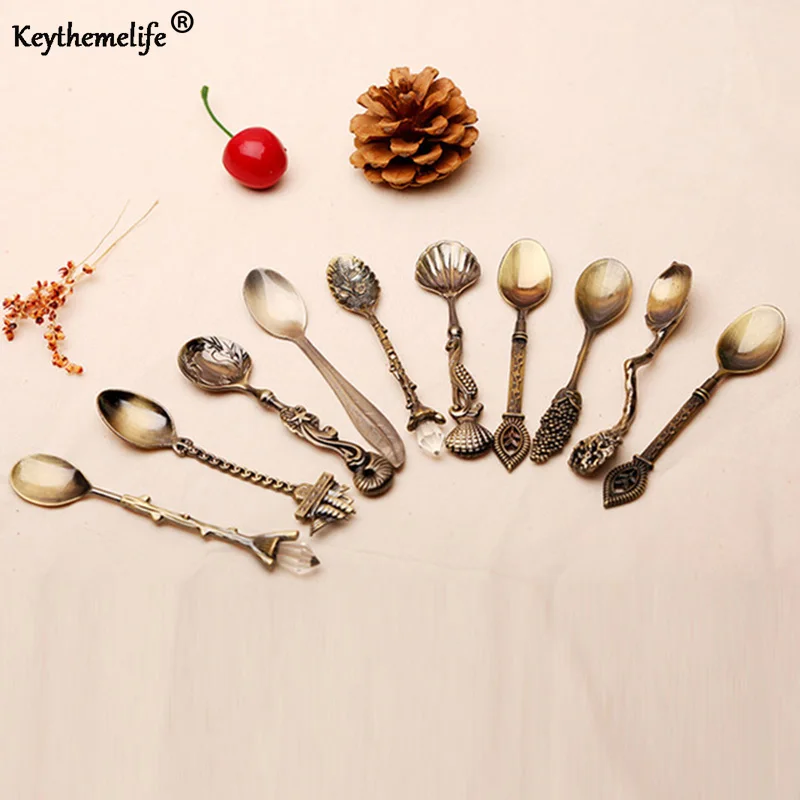 1PC Vintage Royal Style Spoon Bronze Carved Dinnerware Small Coffee Spoon Kitchen Dining Bar Mini Dessert Spoon For Snacks B
1PC Vintage Royal Style Spoon Bronze Carved Dinnerware Small Coffee Spoon Kitchen Dining Bar Mini Dessert Spoon For Snacks B