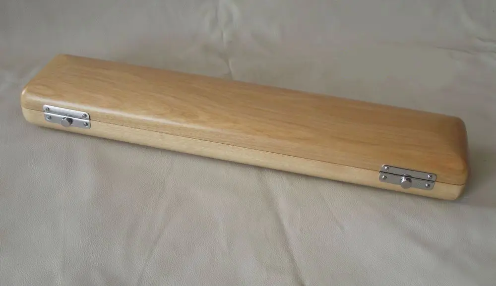 Solid wood luxury 17 hole flute box without handle flute curved box of musical instrument bags
Solid wood luxury 17 hole flute box without handle flute curved box of musical instrument bags