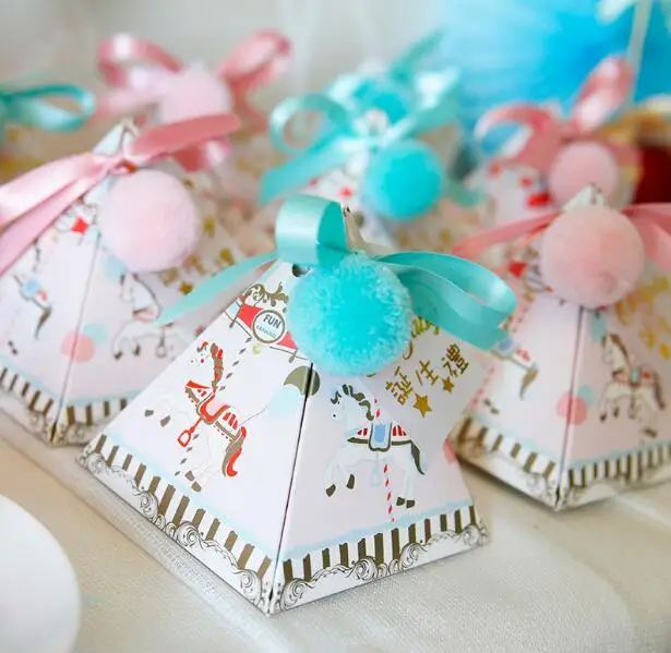 50pcs New Pink / Blue Triangular Pyramid Horse Baby Shower Candy Box Baby Baptism Birthday Party Decoration Gift Box Bomboniera
50pcs New Pink / Blue Triangular Pyramid Horse Baby Shower Candy Box Baby Baptism Birthday Party Decoration Gift Box Bomboniera