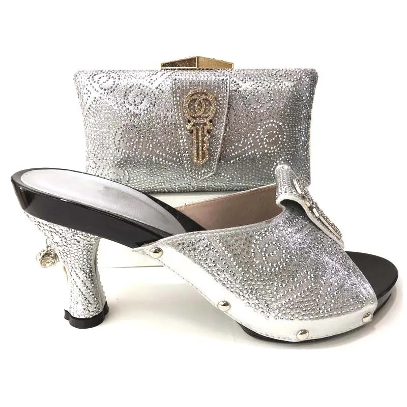 Italian Women Shoes and Bag Set Silver Color Matching Italian Ladies Shoes and Bag Set Decorated with Rhinestone African Shoes
Italian Women Shoes and Bag Set Silver Color Matching Italian Ladies Shoes and Bag Set Decorated with Rhinestone African Shoes