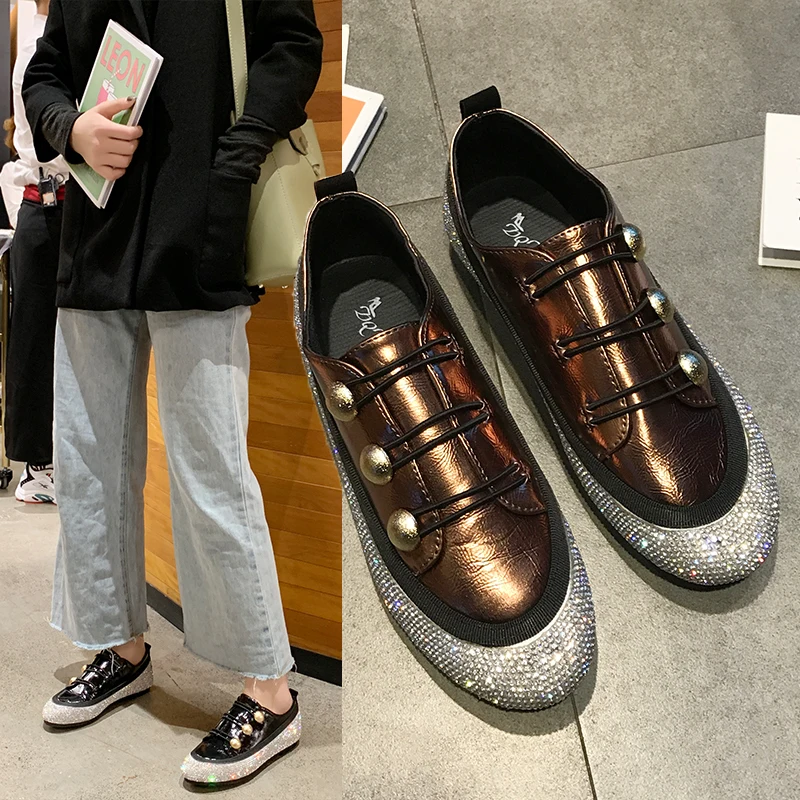 Brand Designers Button Crystal Decoration Womens Flats Casual shoes 2019 Spring sapatos femininos glittering Fashion Sneakers
Brand Designers Button Crystal Decoration Womens Flats Casual shoes 2019 Spring sapatos femininos glittering Fashion Sneakers