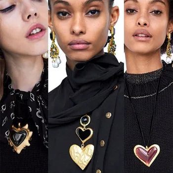 Big Punk Hearts Choker Necklaces For Women Exaggeration Round Statement Heart Pendant Necklace Collar Wedding Party Gifts 2019
Big Punk Hearts Choker Necklaces For Women Exaggeration Round Statement Heart Pendant Necklace Collar Wedding Party Gifts 2019