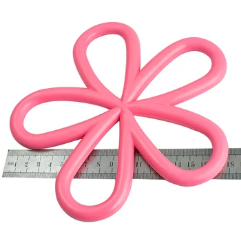 Silicone Plum Shaped Coasters Pan Anti-scald Insulation Table Top (Pink) 
Silicone Plum Shaped Coasters Pan Anti-scald Insulation Table Top (Pink)
