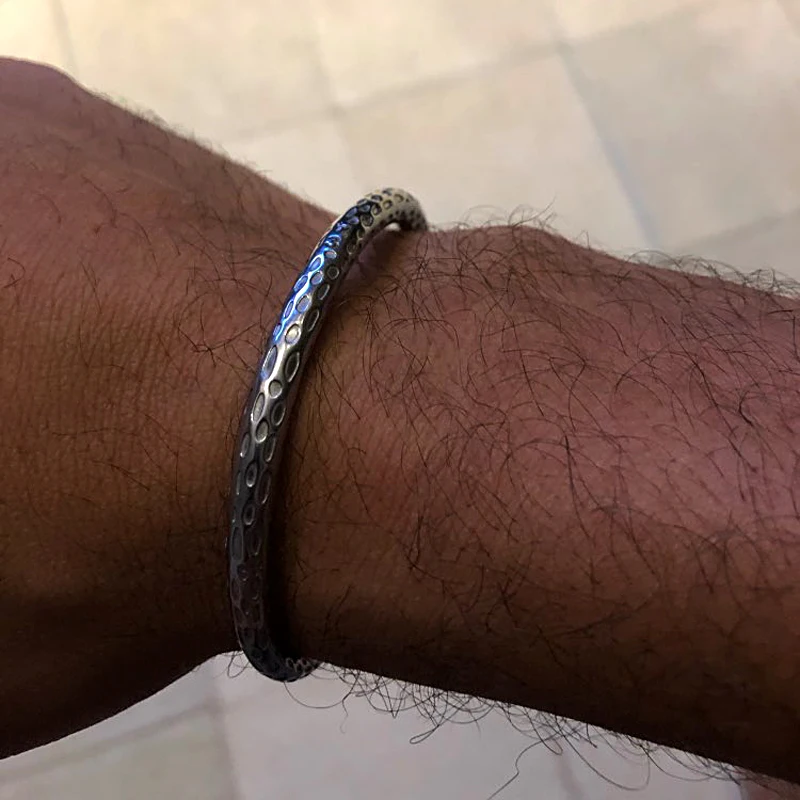 Mcllroy New Design Titanium Steel Men Bracelets Snakeskin Pattern Round Female Male Bangles Jewelry Open Cuff Bangles
Mcllroy New Design Titanium Steel Men Bracelets Snakeskin Pattern Round Female Male Bangles Jewelry Open Cuff Bangles