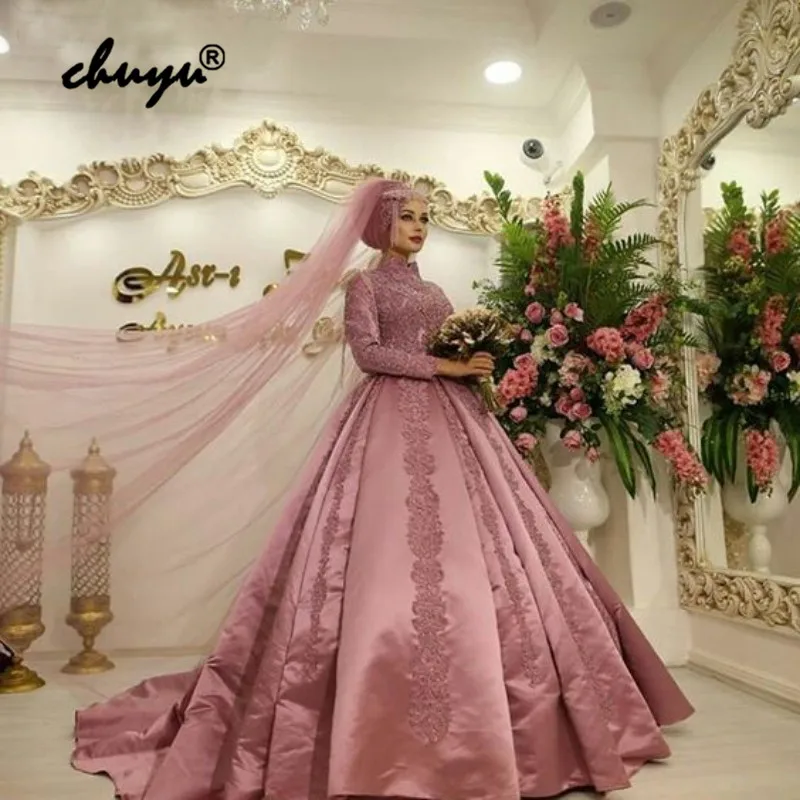Dark Pink Muslim Wedding Dresses Satin Long Sleeves Appliques Scarf abito da sposa Dubai Arabic Wedding Gown Bridal Dress
Dark Pink Muslim Wedding Dresses Satin Long Sleeves Appliques Scarf abito da sposa Dubai Arabic Wedding Gown Bridal Dress