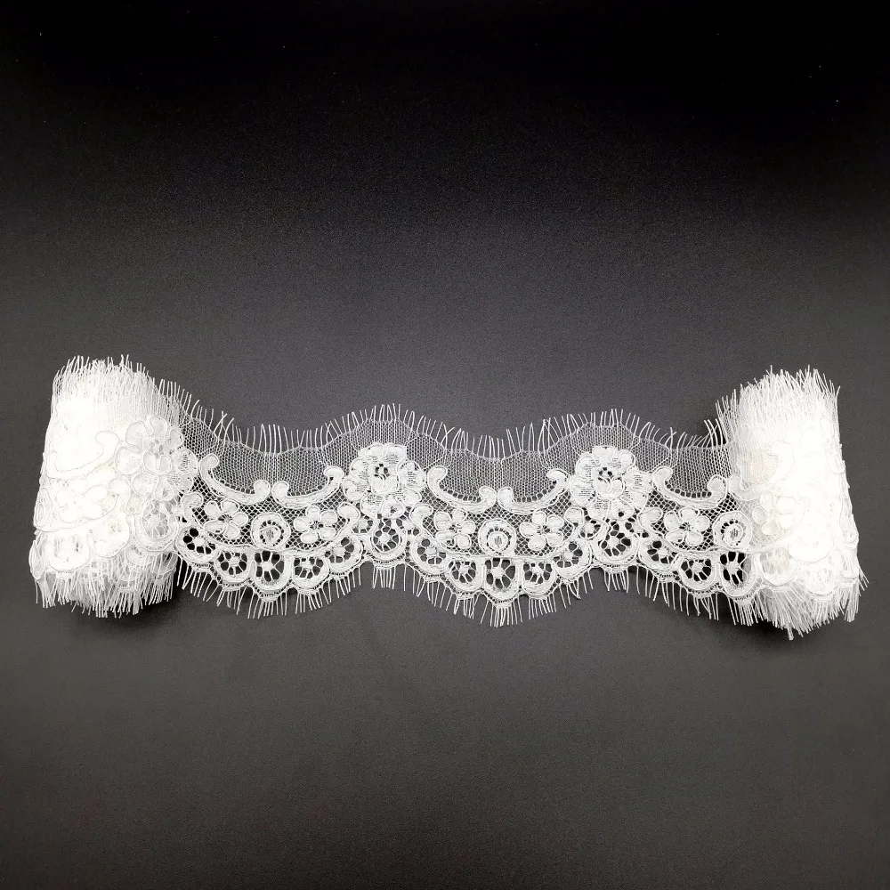3 Yards/piece handmade bone line coring lace 8CM delicate eyelash lace trims Black and off white in stock sewing women dresses!
3 Yards/piece handmade bone line coring lace 8CM delicate eyelash lace trims Black and off white in stock sewing women dresses!