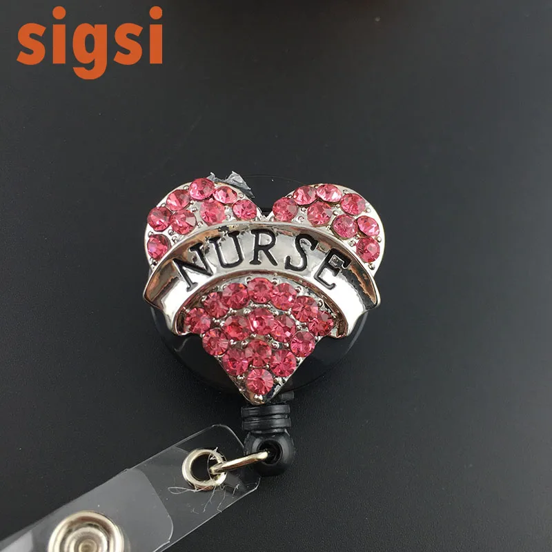 Bling Стразы розовое сердце медсестра баннер бейдж катушка/выдвижной ID бейдж держатель/Тяговая катушка
Bling Стразы розовое сердце медсестра баннер бейдж катушка/выдвижной ID бейдж держатель/Тяговая катушка