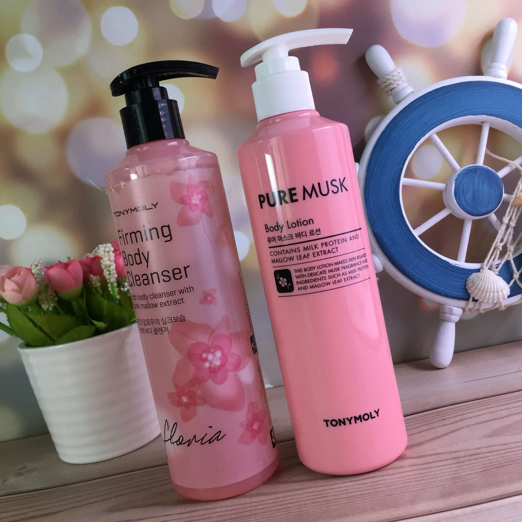100% Original Korean fiming body cleanser 300ml +pure musk body lotion 300ml moisturizing and hydrating body cream
100% Original Korean fiming body cleanser 300ml +pure musk body lotion 300ml moisturizing and hydrating body cream