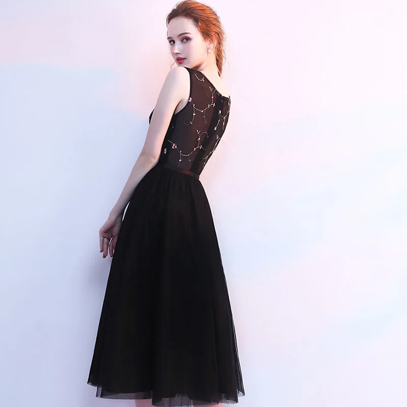 Женское вечернее платье без рукавов Черное короткое до колена с глубоким круглым