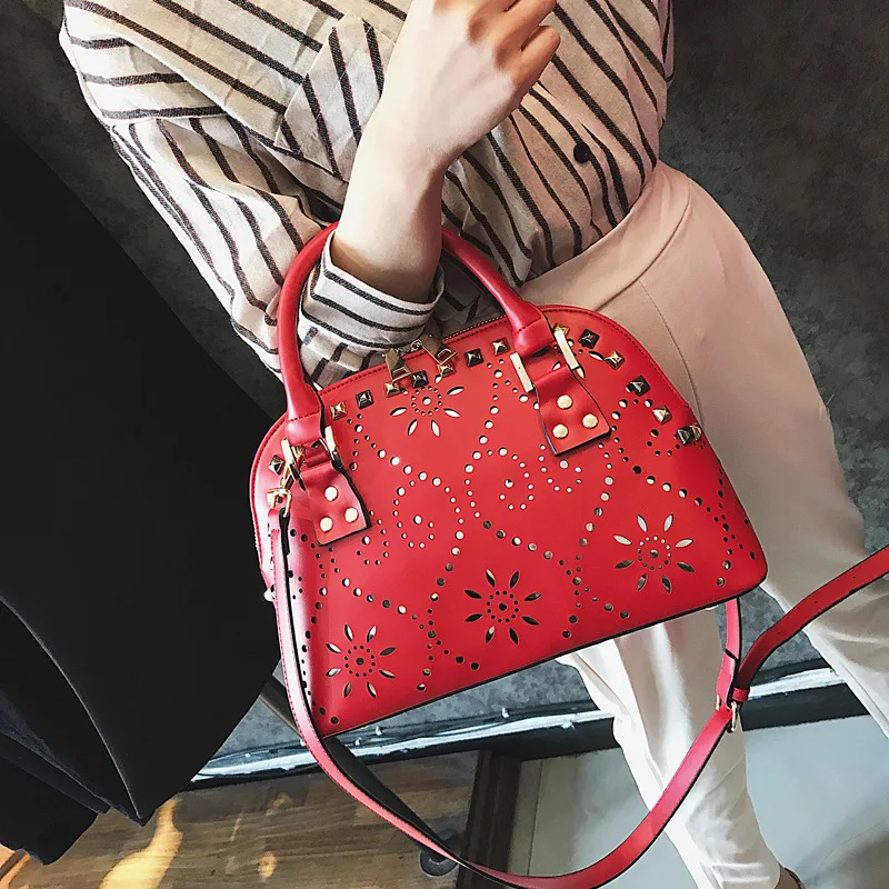 New Hollowed-out Hand-held Shell Bag, European and American Fashion Red Single Shoulder Slant Bag
New Hollowed-out Hand-held Shell Bag, European and American Fashion Red Single Shoulder Slant Bag