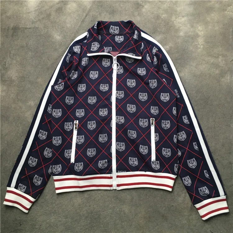 New 19ss Men Rib Sleeve Embroidered tiger Classic stripes High couple Baseball Coats & Jackets Abstract digital coat Motor #J5
New 19ss Men Rib Sleeve Embroidered tiger Classic stripes High couple Baseball Coats & Jackets Abstract digital coat Motor #J5