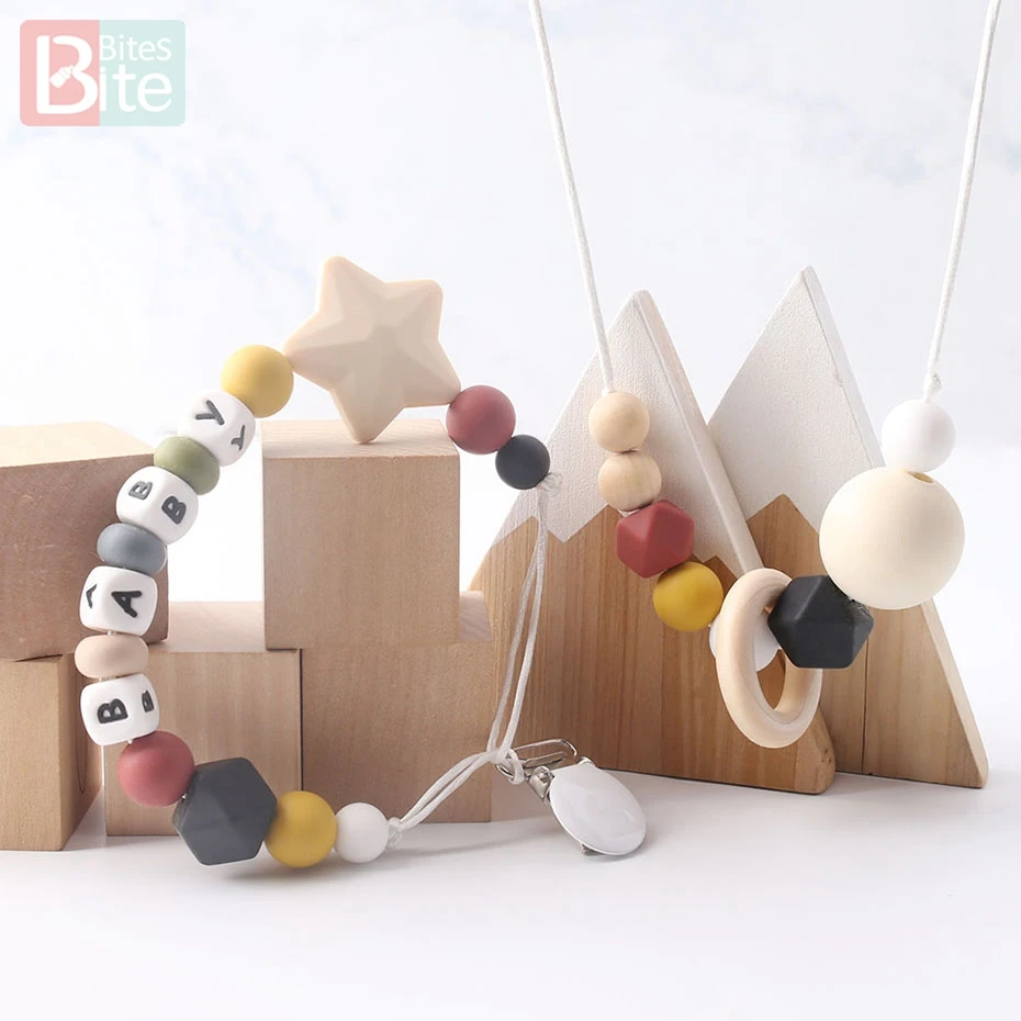 Bite Bites 1PC Silicone Baby Teething Pacifier Clips Chain Customize Baby Name Nursing Necklace Food Grade Silicone Baby Teether
Bite Bites 1PC Silicone Baby Teething Pacifier Clips Chain Customize Baby Name Nursing Necklace Food Grade Silicone Baby Teether