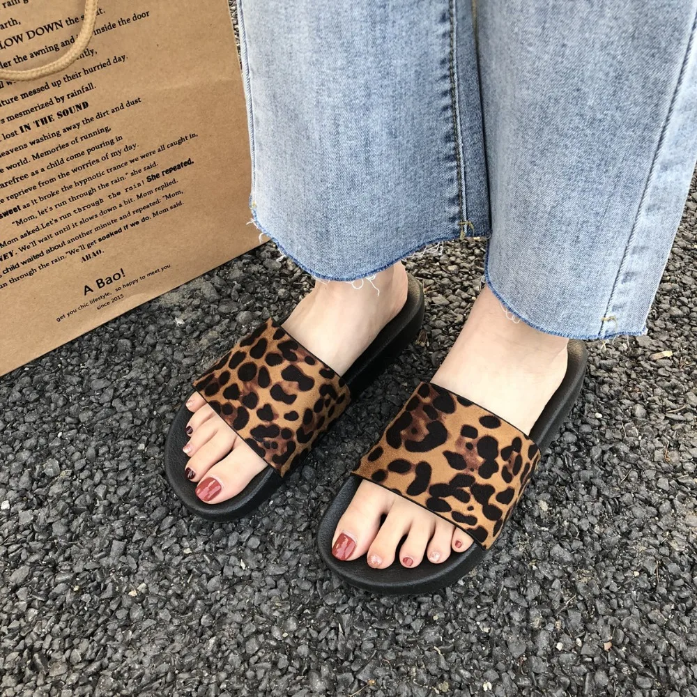 RASS PLE Leapord Home Indoor Slippers Beach Slippers Casual Flip Flop Sliders Sandals Non Slip On Shoes Women Zapatos De Mujer
RASS PLE Leapord Home Indoor Slippers Beach Slippers Casual Flip Flop Sliders Sandals Non Slip On Shoes Women Zapatos De Mujer