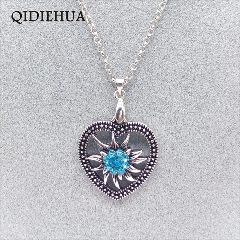 QIDIEHUA Bijoux Collier Antique Silver Love Heart Edelweiss Necklace Pendant Women Charm Boho 3 Colors Choker Necklace Wholesale
QIDIEHUA Bijoux Collier Antique Silver Love Heart Edelweiss Necklace Pendant Women Charm Boho 3 Colors Choker Necklace Wholesale